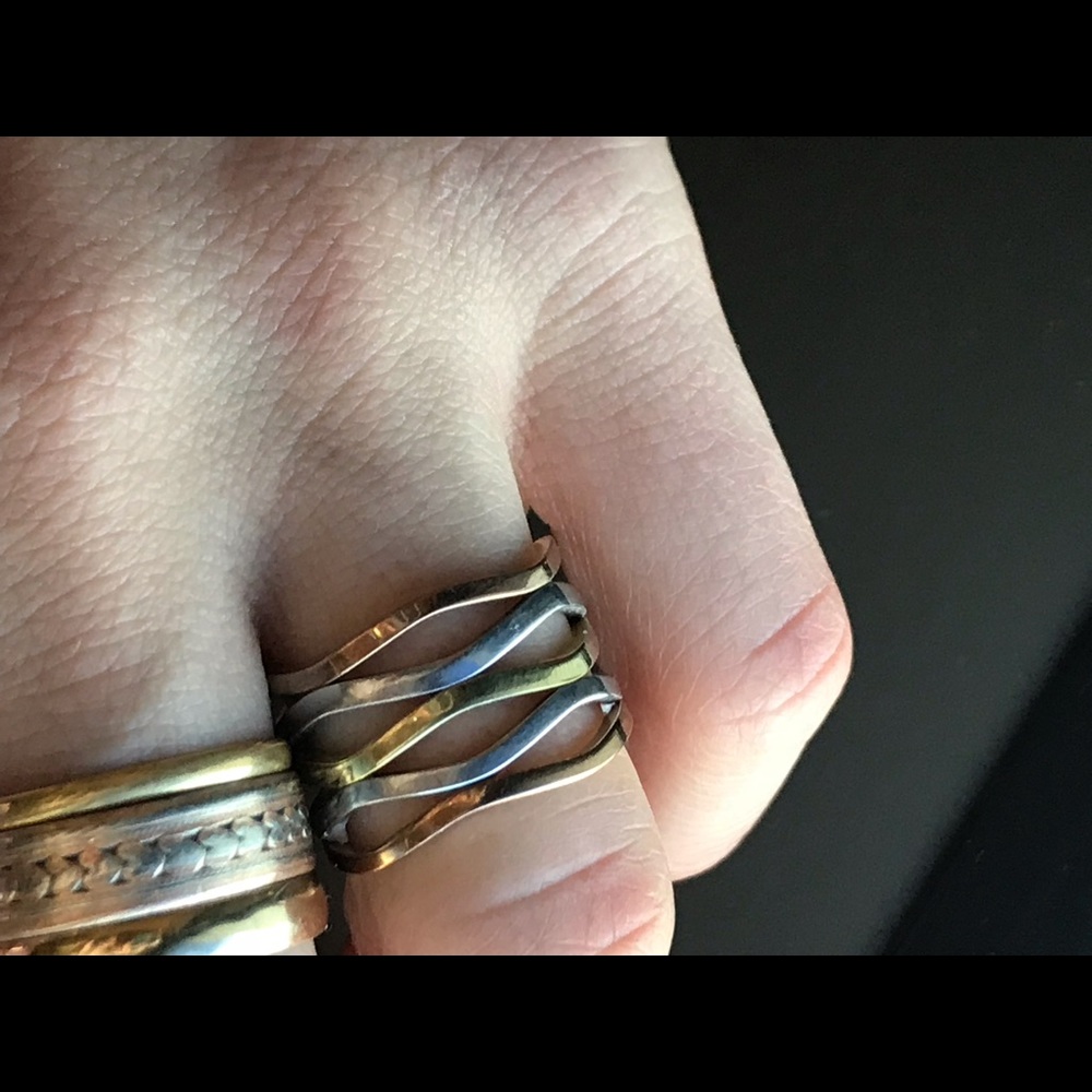 Three toned ribbed ring - Picture 2 of 8